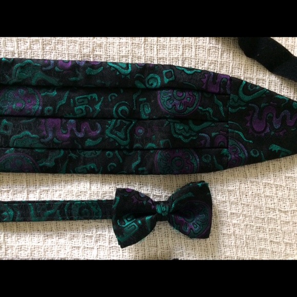 Matching Cummerbund, Bow Tie, & Pocket Square. - Picture 3 of 5